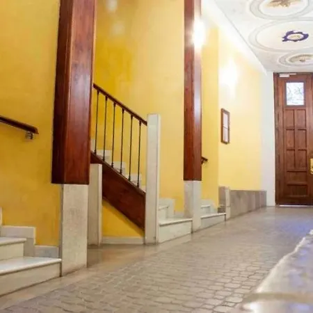 Edificio Historico En El Centro De Cerca De La Catedral Y Principales Puntos De Interes